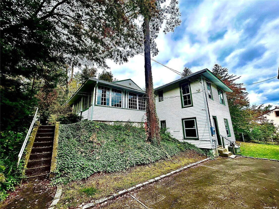 Primary Photo - 36 Littleworth Ln