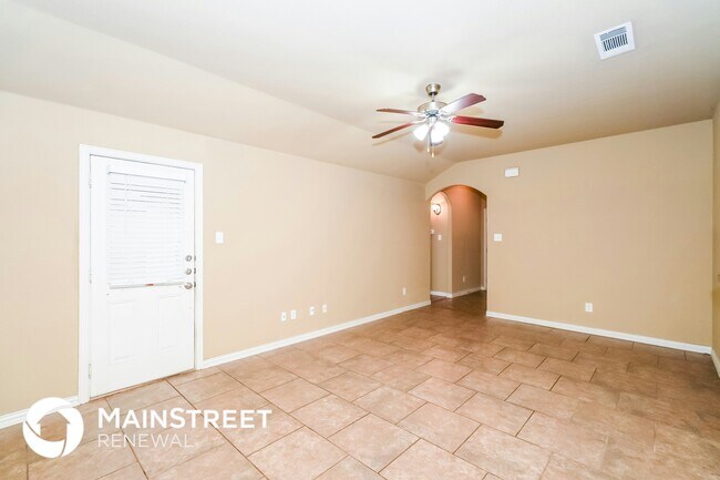 Foto del edificio - 7625 Hollow Forest Dr