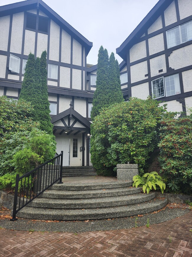 Building Photo - 2500 Quadra St