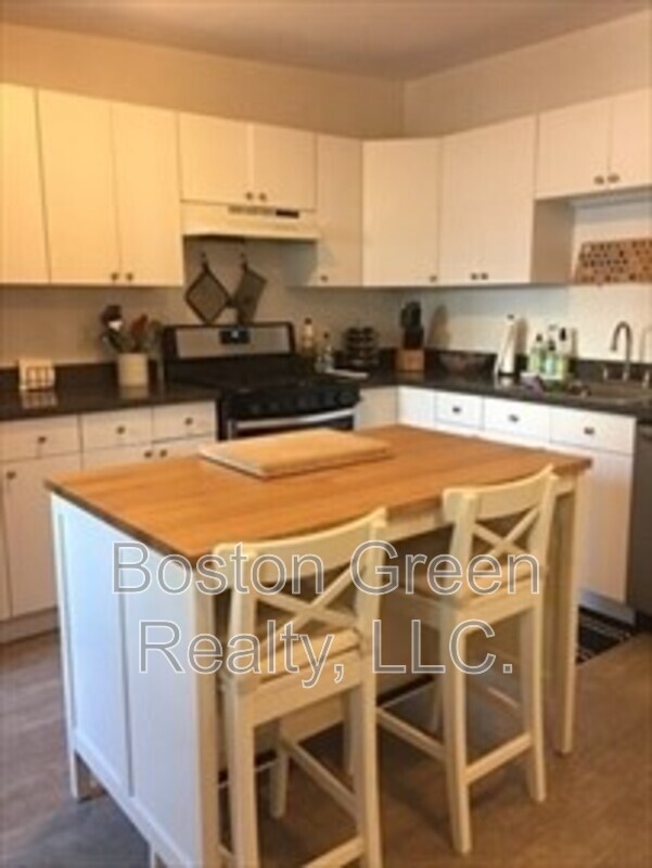 Foto principal - 652 Dorchester Ave