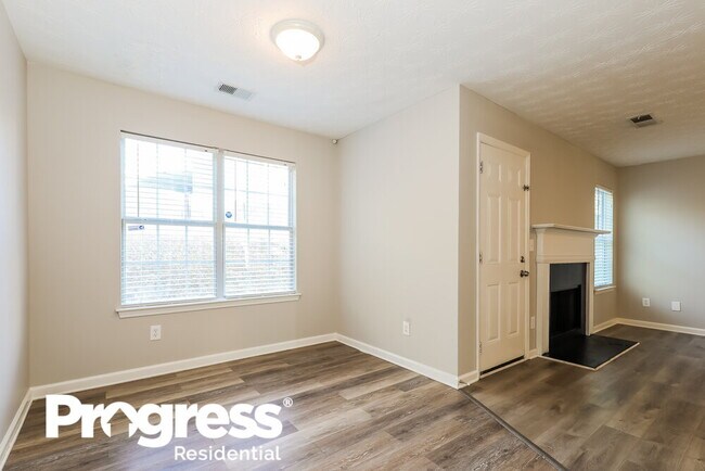 Building Photo - 2619 S Hills