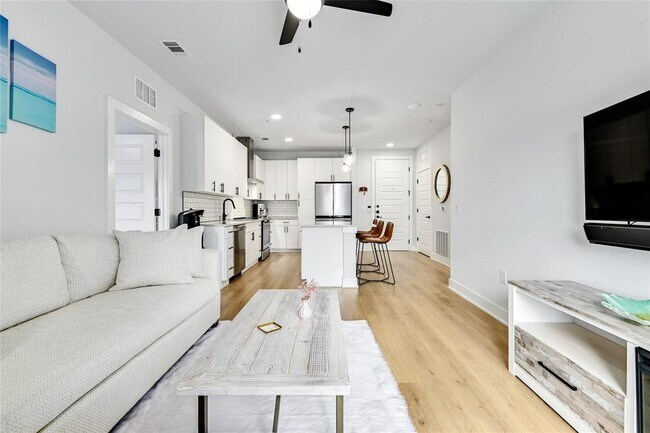 Building Photo - 3101 Govalle Ave