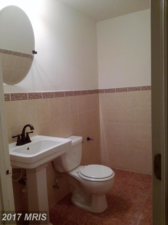Building Photo - 2122 Racquet Pl
