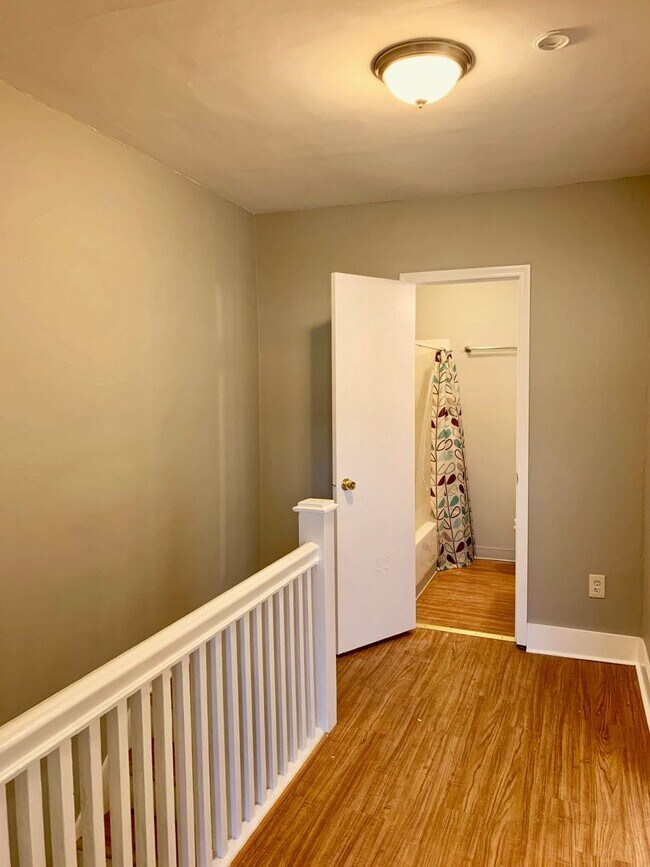 Foto del edificio - 3 bed 1 bath - updated, great south Oaklan...