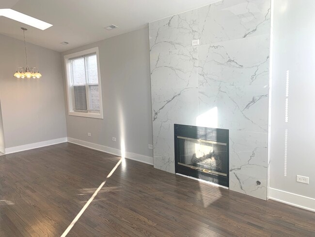 Building Photo - 3324 W Le Moyne St