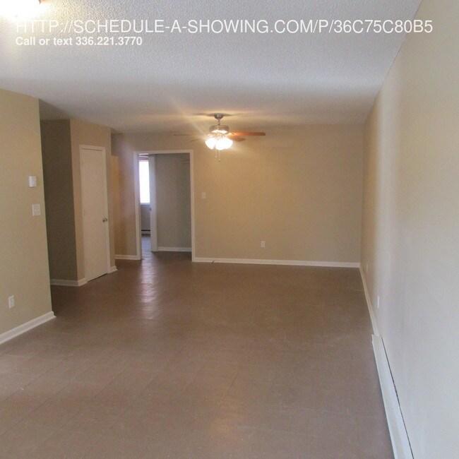 Building Photo - 1305 E Green Dr