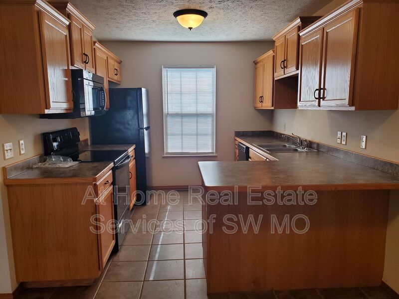 Foto principal - 1016 N Oxford Dr