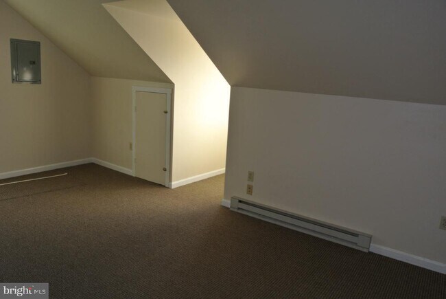 Building Photo - 14 N Walnut St