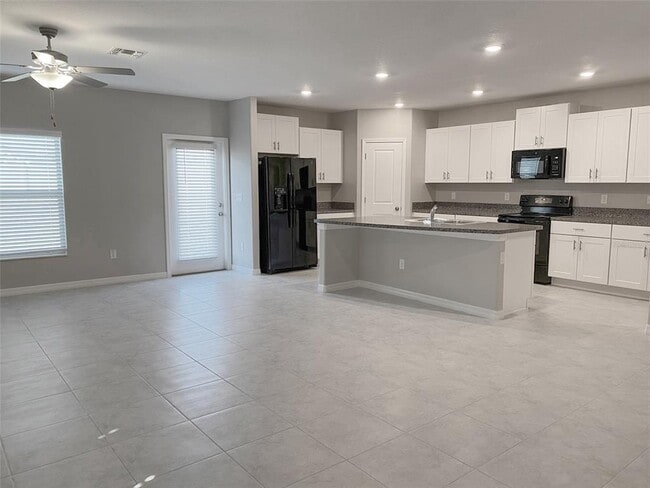 Building Photo - 4124 Hanover Dr