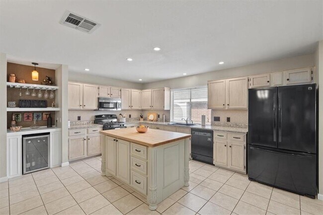Building Photo - 3008 Shoot Out Ct
