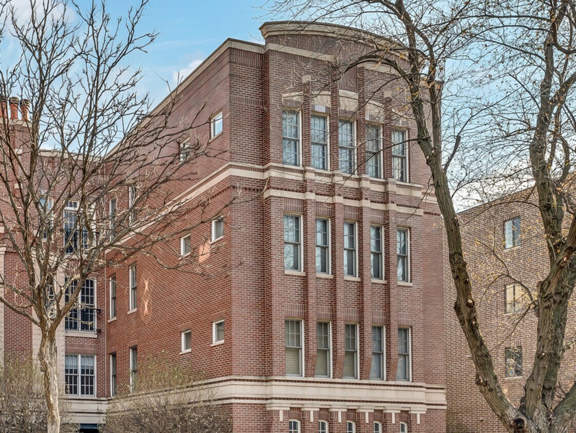 Primary Photo - 3845 N Ashland Ave