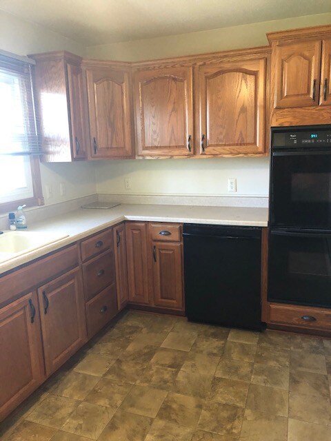 Kitchen - 617 N Cedar St