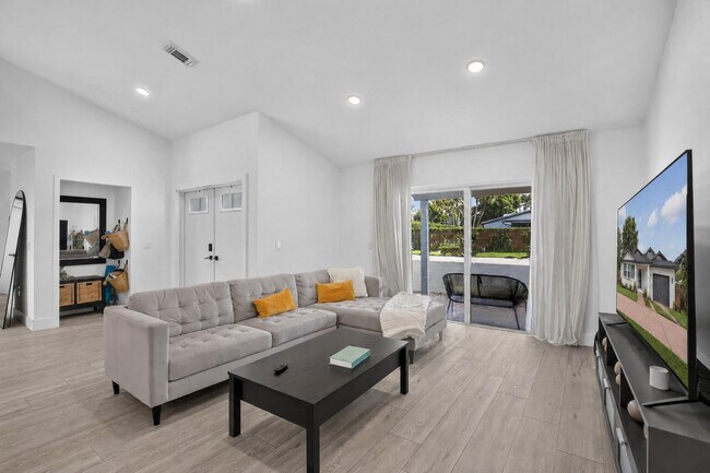 Foto del edificio - 16709 SW 5th Ct
