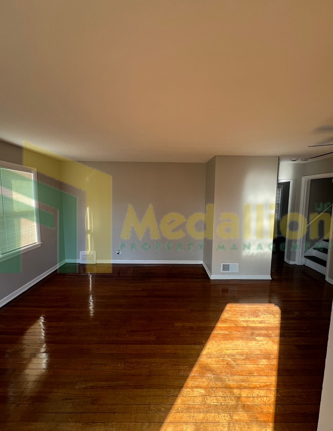 Building Photo - Spacious 5-Bedroom, 2-Bath Corner Lot Home...