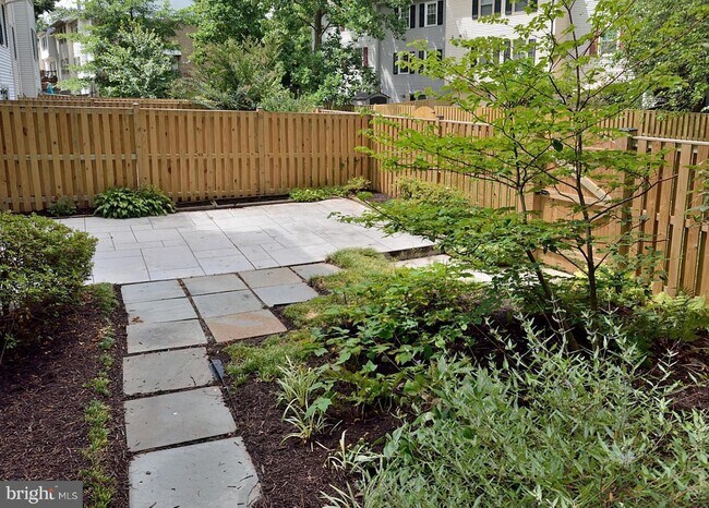 Building Photo - 6098 Crown Royal Cir