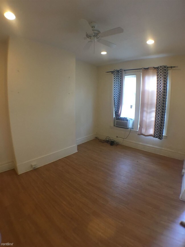 Foto del edificio - 5840 Pierce St