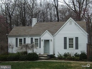 Building Photo - 5000 Ridgewood Rd
