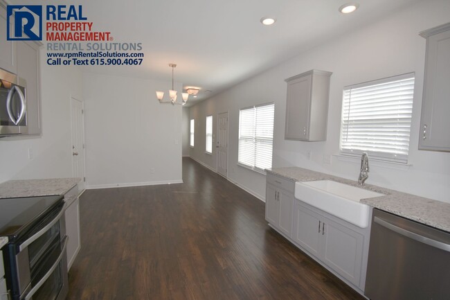 Building Photo - Gorgeous 3BR/2.5BA townhome for lease in S...
