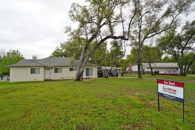 Foto del edificio - Beautifully remodeled halfplex in desirable Granite Bay!