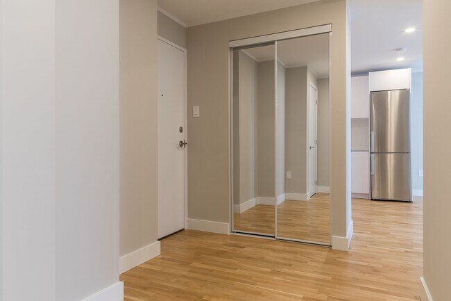 Building Photo - 730 St Clarens Ave