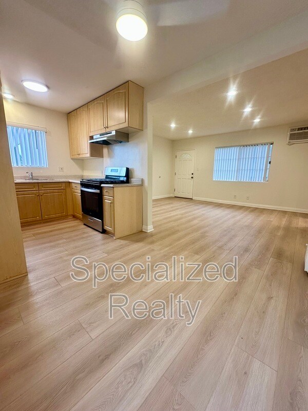 Building Photo - 504 Hill Dr