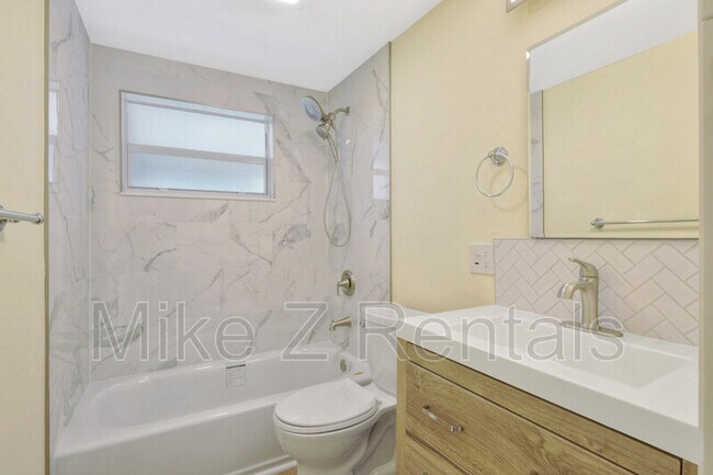 Foto del edificio - 3069 Woodside Ave