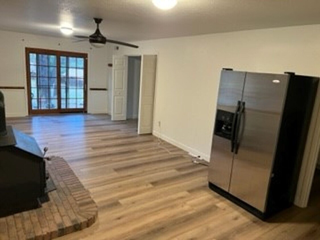 Primary Photo - Quiet 2 bedroom 2 bath located in Universi...