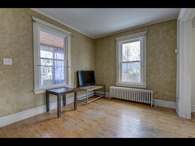 Foto del edificio - 1613 E Hartford Ave