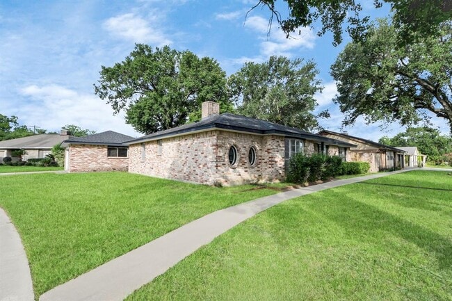 Foto del edificio - 15135 Chipman Ln.