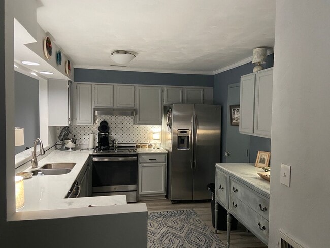Building Photo - Charming 2 Bedroom 2 Bathroom Condo Locate...