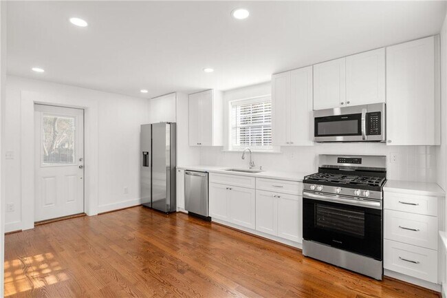 Foto del edificio - 255 Connecticut Ave NE