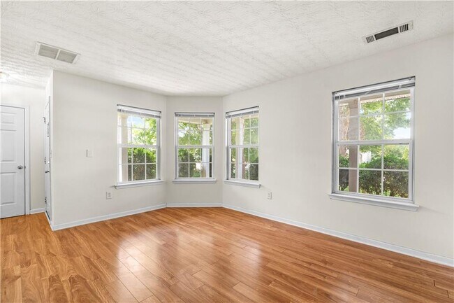 Foto del edificio - 3740 Crescent Walk Ln NE