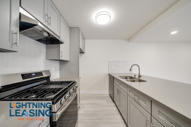 Building Photo - 6736 Independence Ave