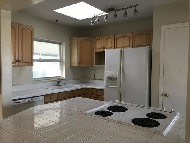 Building Photo - 220 Mentel Terrace