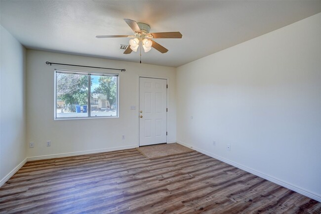 Building Photo - RR907 - 3150 N Greg Drive