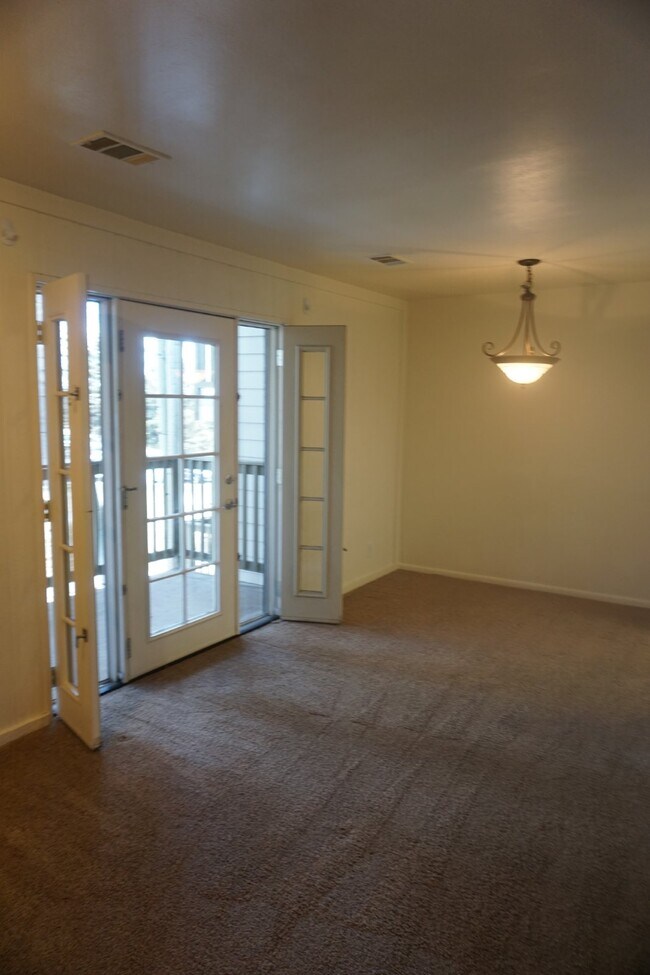 Building Photo - Condo Living in the Heart of Evergreen!