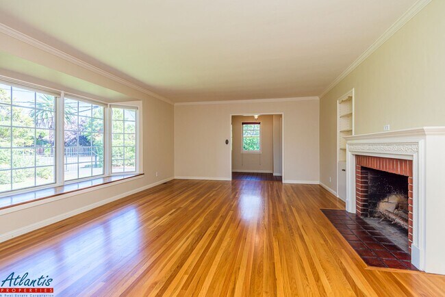 Building Photo - Lovely Los Altos Home | Desirable Location