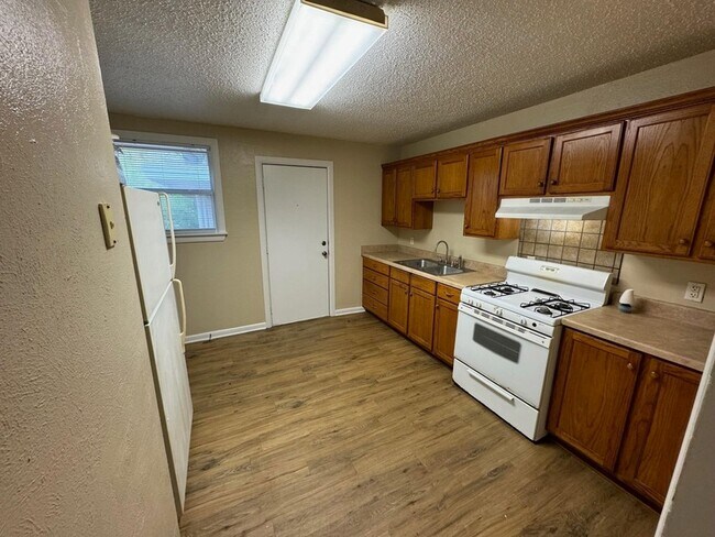 Foto del edificio - 435 Larry Dr