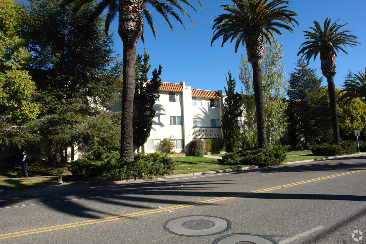 Primary Photo - Foothill Hacienda Apartments