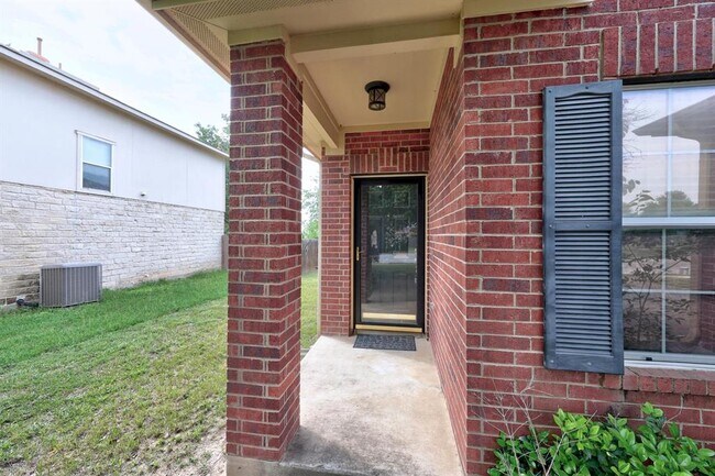 Building Photo - 914 N Creek Blvd