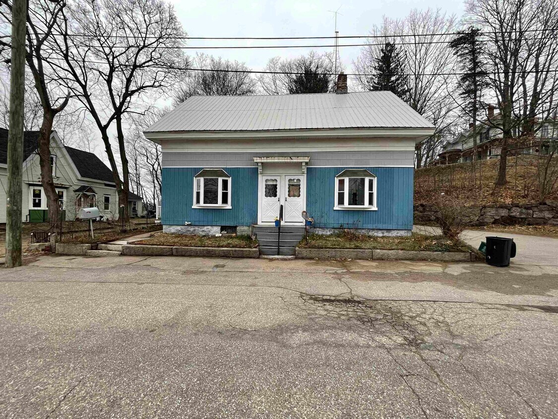 18 Harrison St, Laconia, NH 03246 Townhome Rentals in Laconia NH