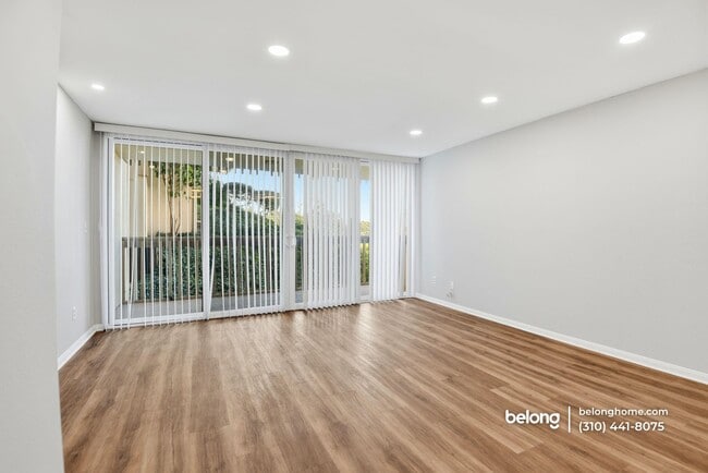 Foto del edificio - 6542 Ocean Crest Dr