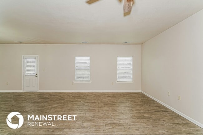 Building Photo - 360 Clover Cir