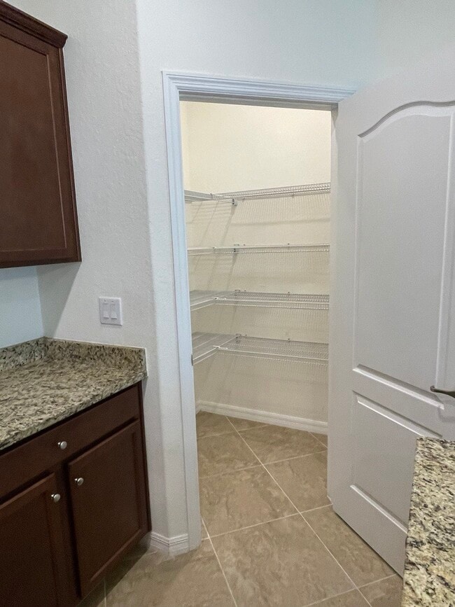 Foto del edificio - 19344 Bluff Dr