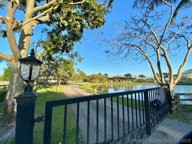 Foto del edificio - 5110 S Shore Blvd