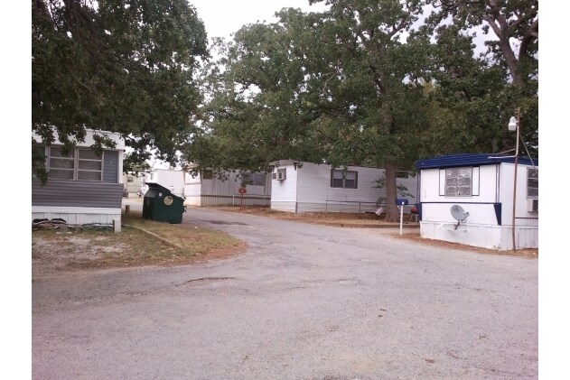 Foto del edificio - Woodlawn Courts Mobile Home