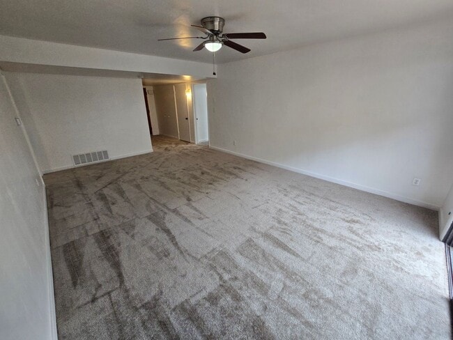 Foto del edificio - Spacious 3-Bedroom, 2-Bathroom Home on a C...