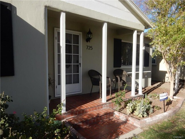 Building Photo - 725 N Griffith Park Dr