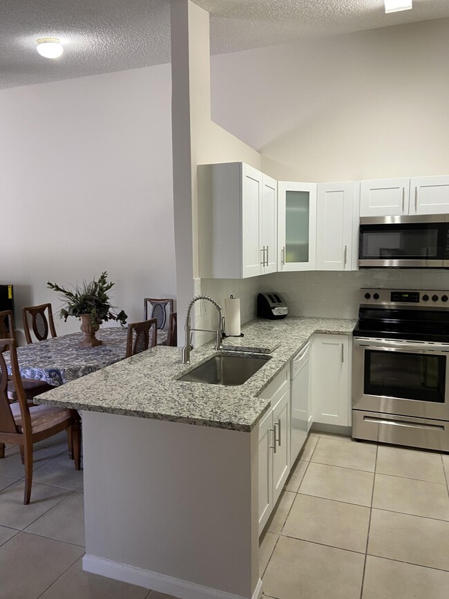 Building Photo - 14100 Wellington Trace