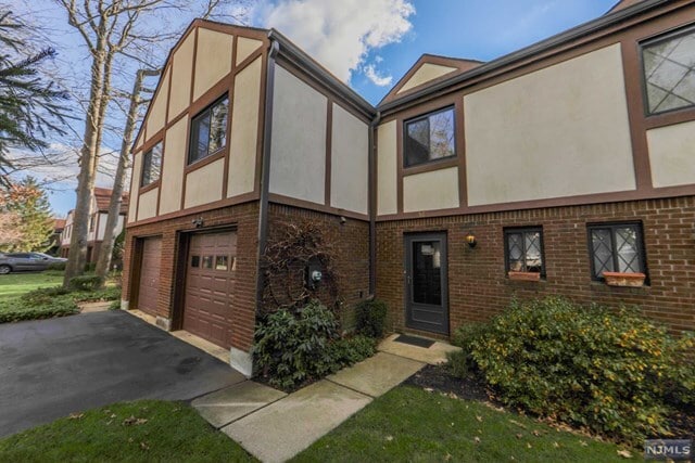 Building Photo - 58 Linwood Ave